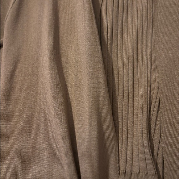 Sophisticated Beige/camel/khaki 3- piece Women's Pantsuit One Size fits 4-16 - Picture 4 of 16